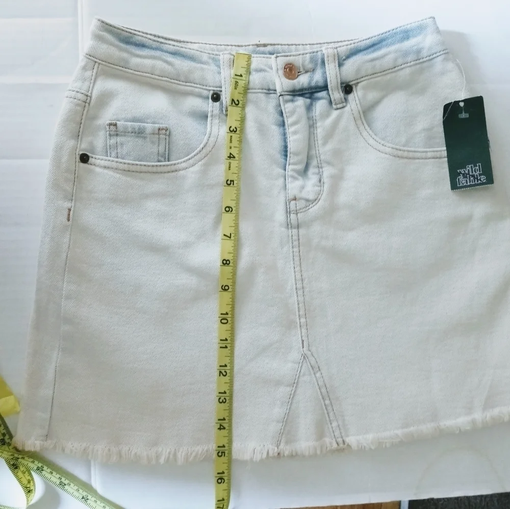🌷 Wild Fable Bleach Denim Mini Skirt. Size 4.